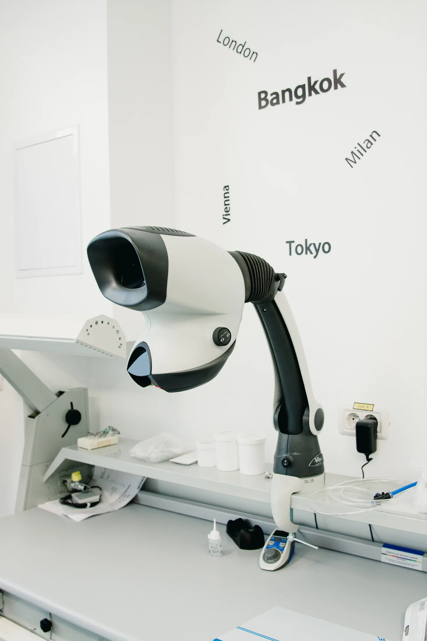 Echipament optic pentru verificarea lucrărilor dentare