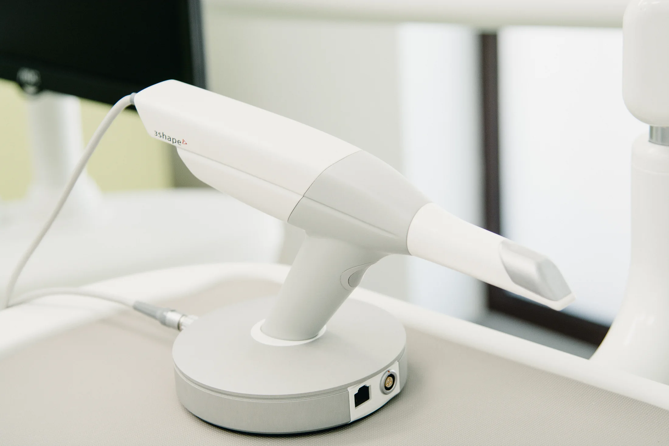 Scanner intraoral folosit în clinica Uzina de Zâmbete